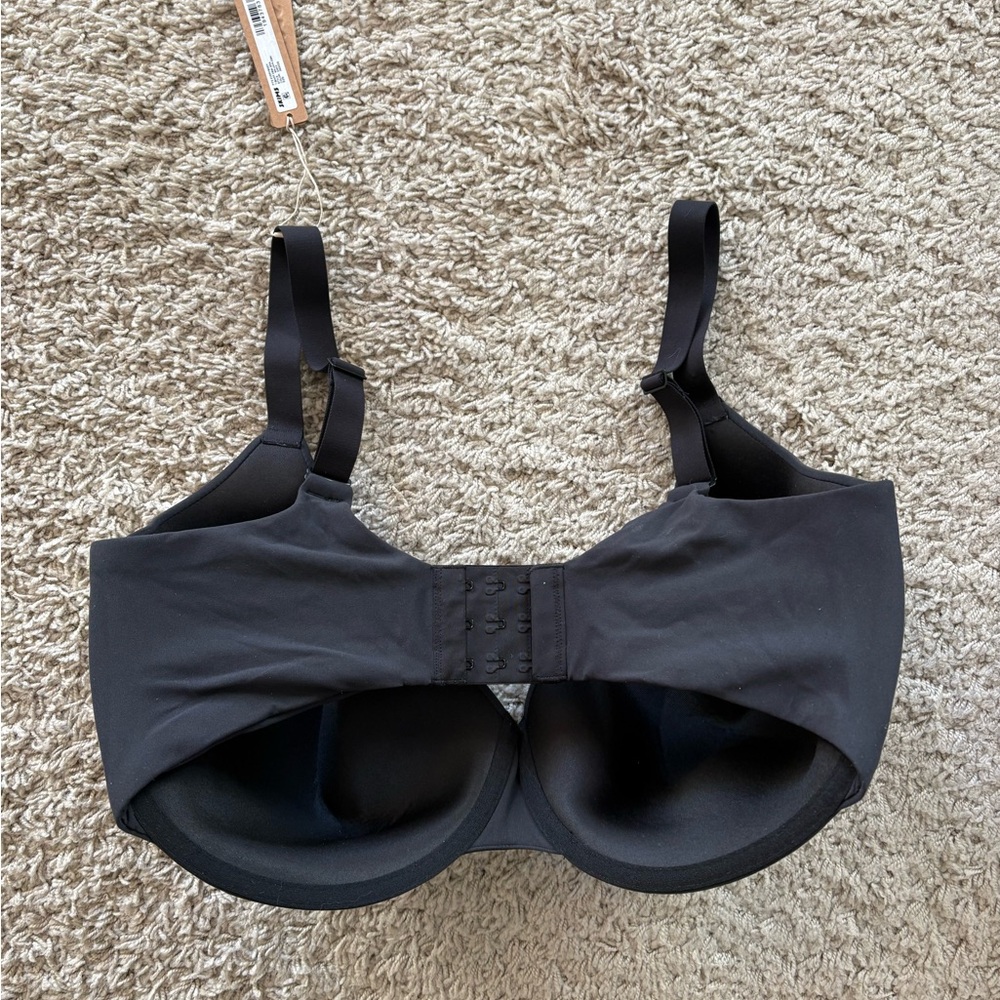 SKIMS T-Shirt Black Bra - Picture 4 of 4